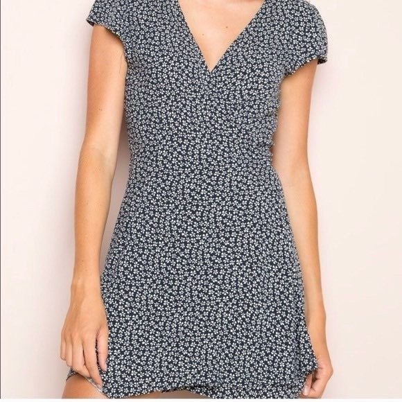 Brandy Melville floral navy wrap dress one size fits most- fits like a US XS/S - Picture 1 of 8